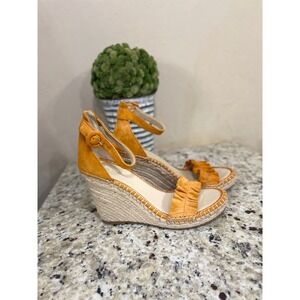 Marc Fisher Adalyn Mustard Yellow Suede Ruffle Espadrille Wedge Sandals Womens 8